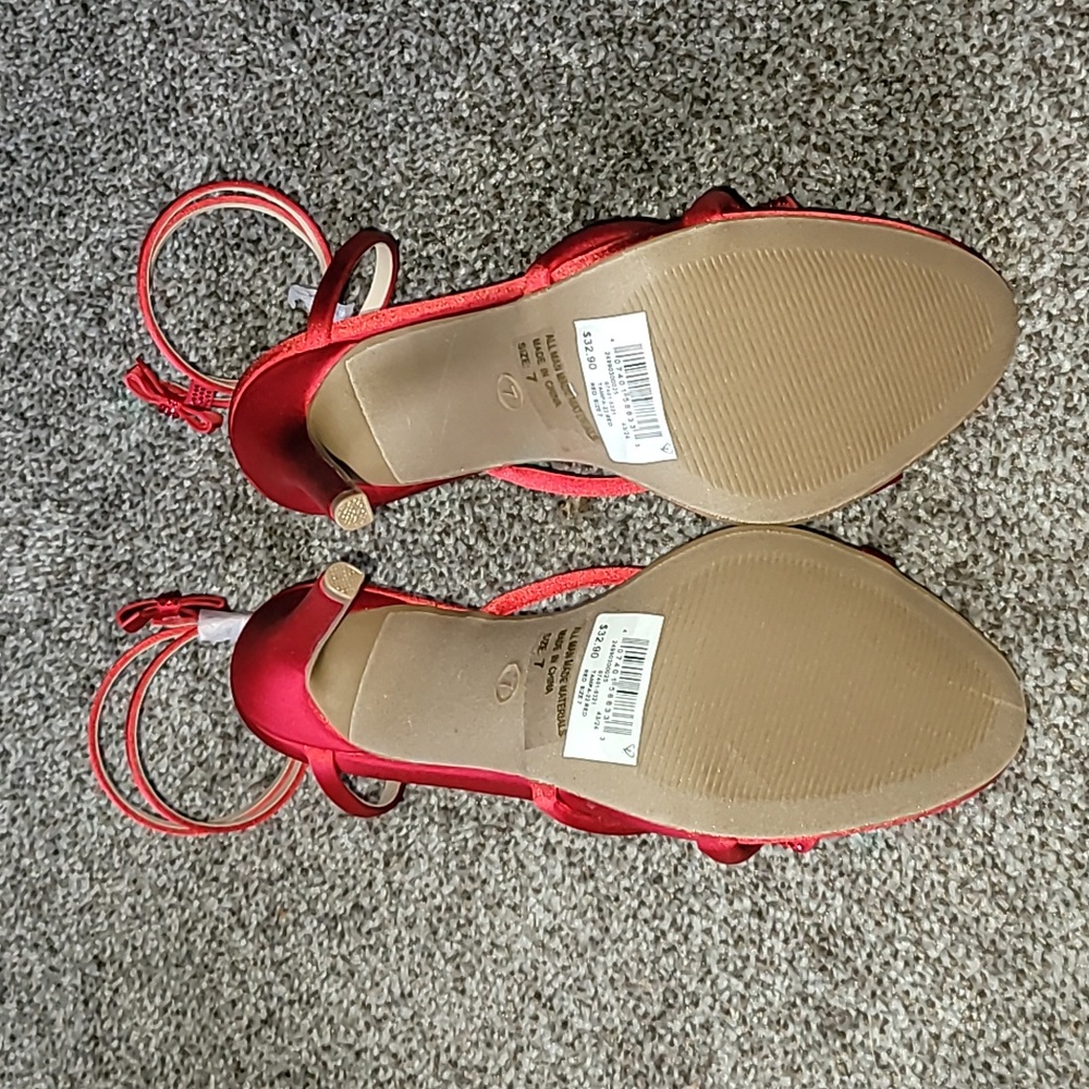 Red Heels - Picture 3 of 5